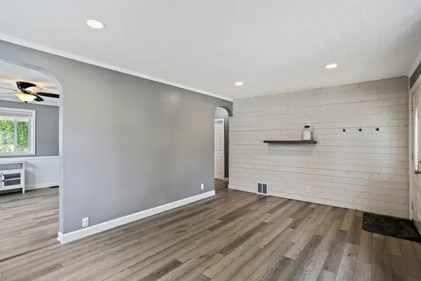 301 Townsend Rd, Essex, MD 21221-6635