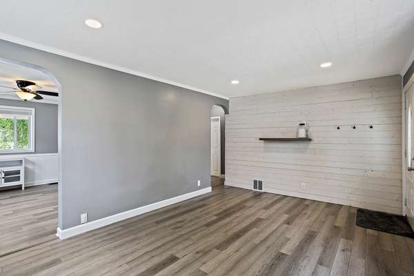 301 Townsend Rd, Essex, MD 21221-6635