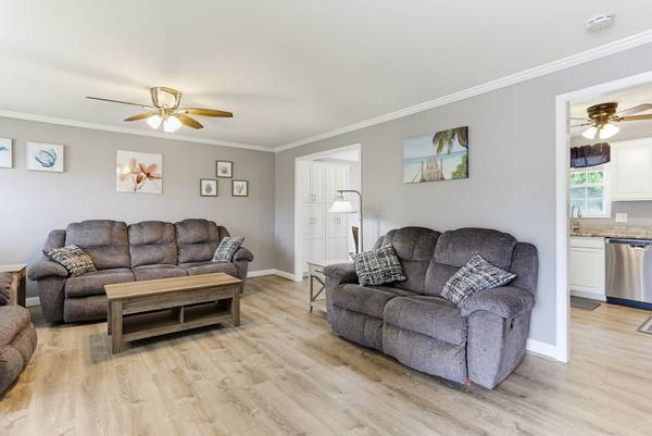 645 Walker St, Aberdeen, MD 21001-3536