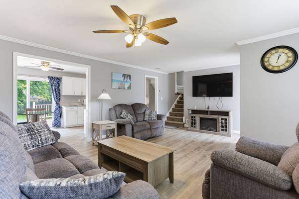 645 Walker St, Aberdeen, MD 21001-3536