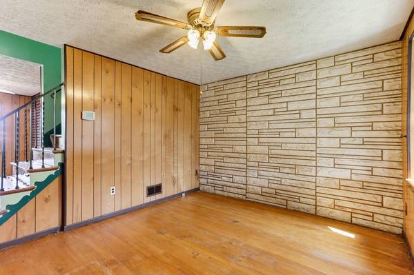 8458 Kavanagh Rd, Dundalk, MD 21222-5628