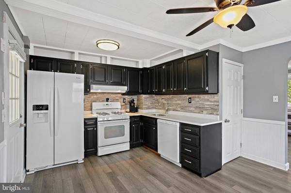 301 TOWNSEND RD, Essex, MD 21221