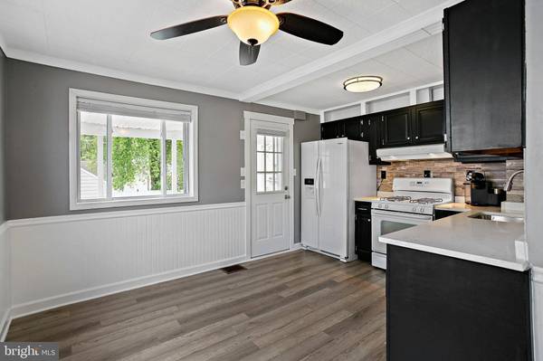 301 TOWNSEND RD, Essex, MD 21221