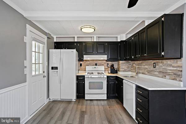 301 TOWNSEND RD, Essex, MD 21221