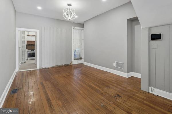 220 W READ ST, Baltimore, MD 21201