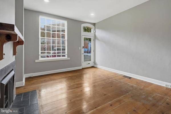 220 W READ ST, Baltimore, MD 21201