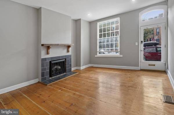 220 W READ ST, Baltimore, MD 21201