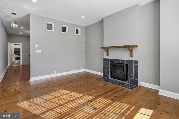 220 W READ ST, Baltimore, MD 21201