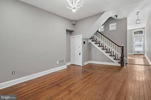 220 W READ ST, Baltimore, MD 21201