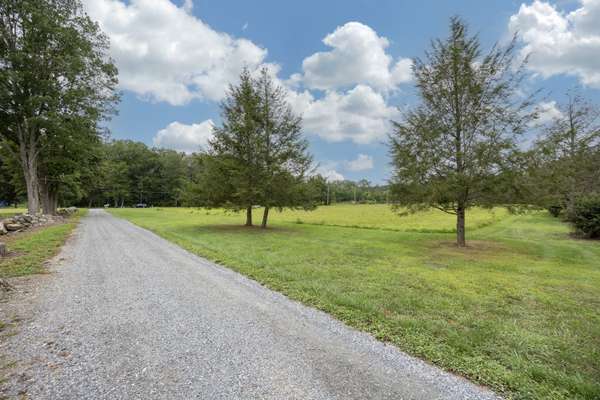 1360 N Manor Rd, Honey Brook, PA 19344-9435
