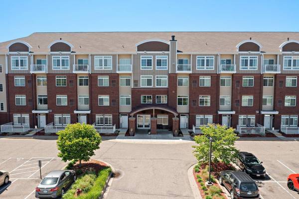 649 Old Highway 8 NW #313, New Brighton, MN 55112