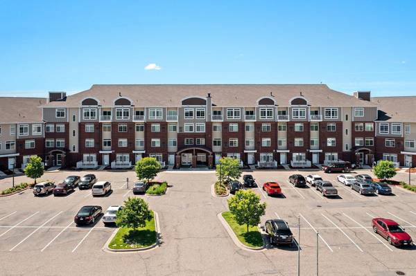 649 Old Highway 8 NW #313, New Brighton, MN 55112