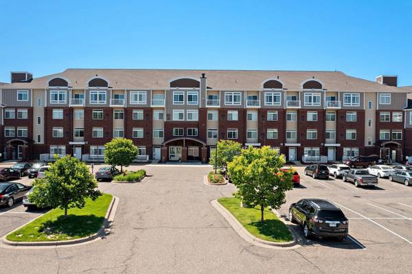 649 Old Highway 8 NW #313, New Brighton, MN 55112