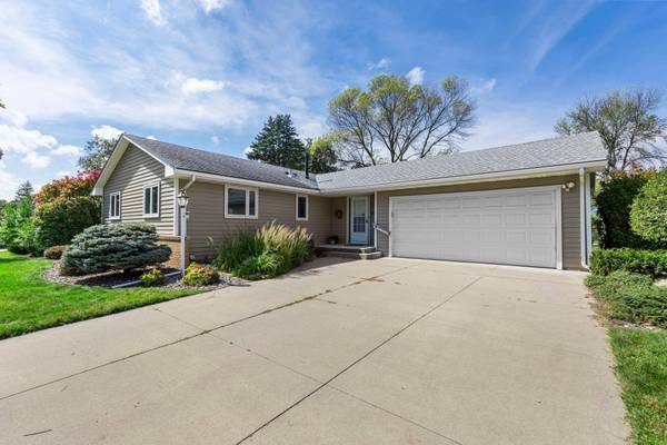 3306 Selkirk DR, Burnsville, MN 55337