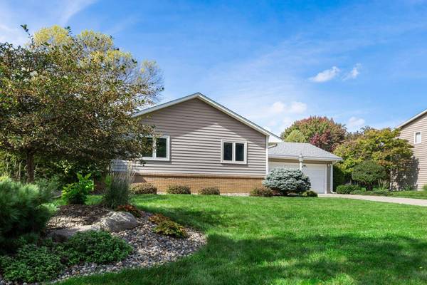 3306 Selkirk DR, Burnsville, MN 55337