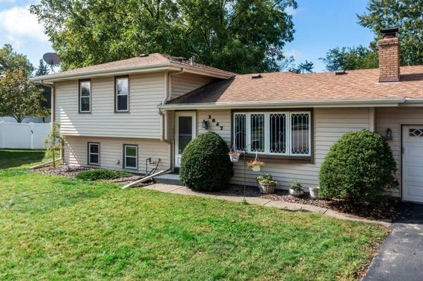 3847 Lodestone CIR, Eagan, MN 55122