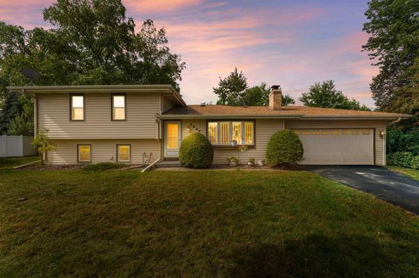 3847 Lodestone CIR, Eagan, MN 55122