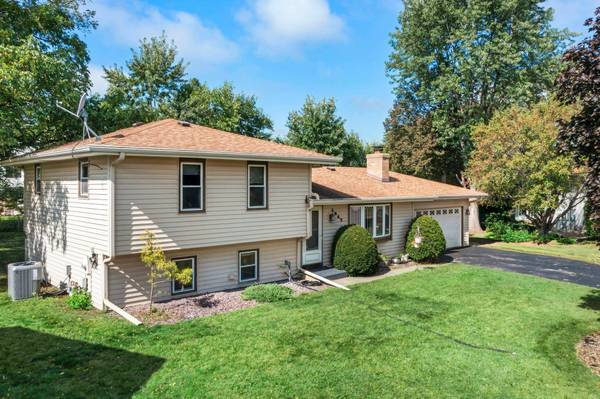 3847 Lodestone CIR, Eagan, MN 55122