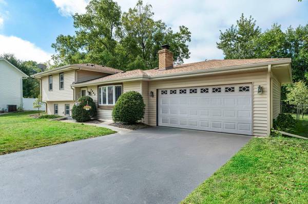 3847 Lodestone CIR, Eagan, MN 55122