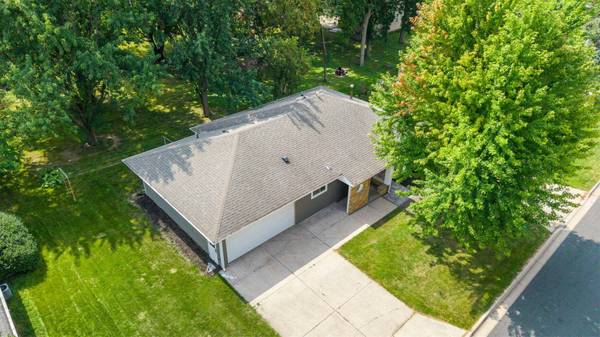 208 4th ST SW, New Prague, MN 56071