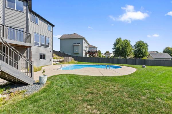 7242 205th ST W, Lakeville, MN 55044