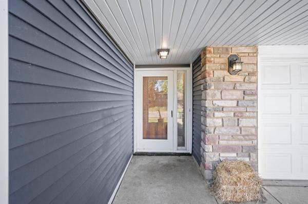 808 Newell DR, Apple Valley, MN 55124