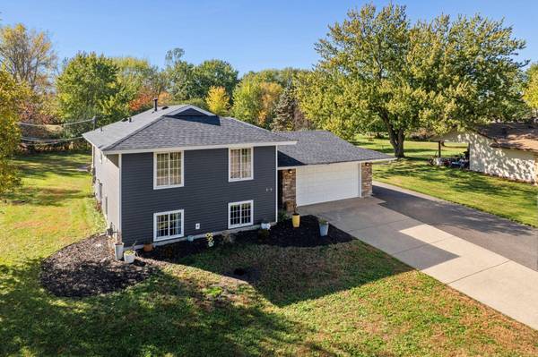 808 Newell DR, Apple Valley, MN 55124