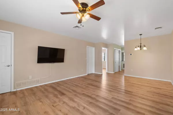 689 N 6TH Drive, Show Low, AZ 85901