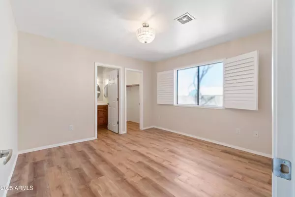 689 N 6TH Drive, Show Low, AZ 85901