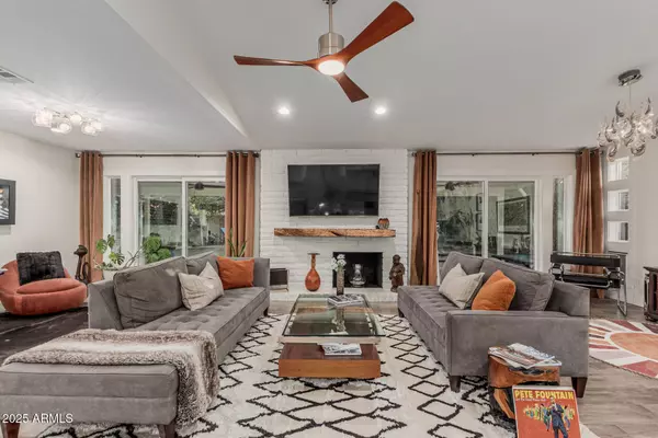 11822 S COCONINO Street, Phoenix, AZ 85044