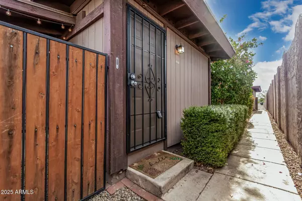 826 S CASITAS Drive #A, Tempe, AZ 85281