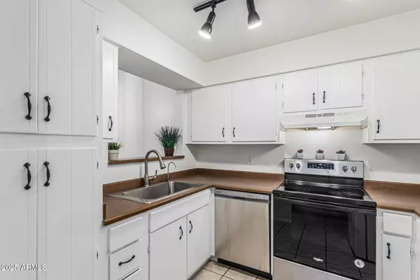 826 S CASITAS Drive #A, Tempe, AZ 85281