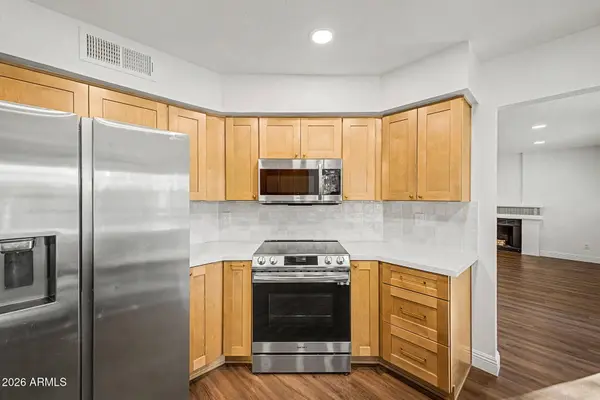 4236 E AMBERWOOD Drive, Phoenix, AZ 85048
