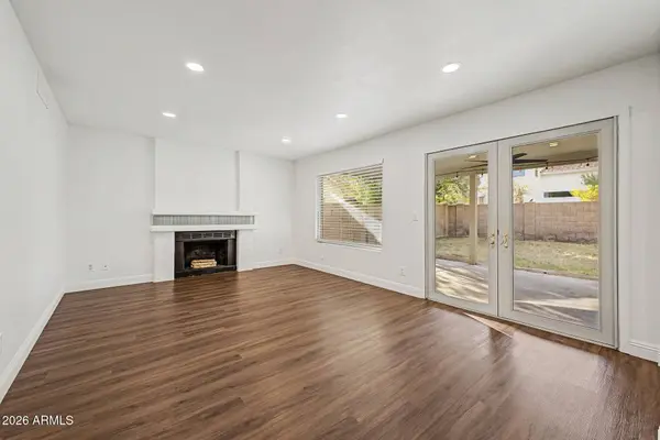 4236 E AMBERWOOD Drive, Phoenix, AZ 85048