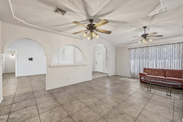 6204 E CAMELOT Drive, Mesa, AZ 85215