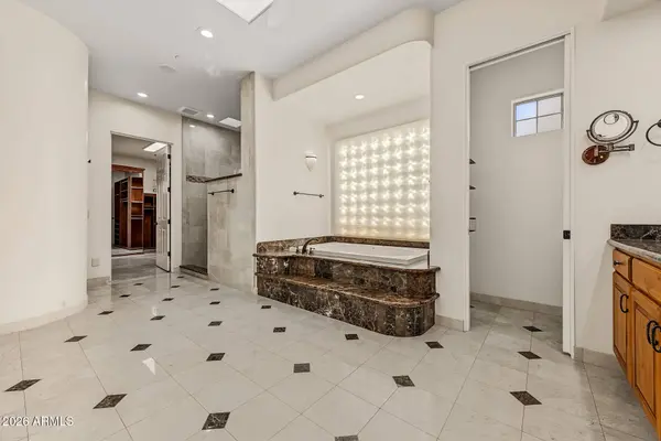 8300 E DIXILETA Drive #298, Scottsdale, AZ 85266