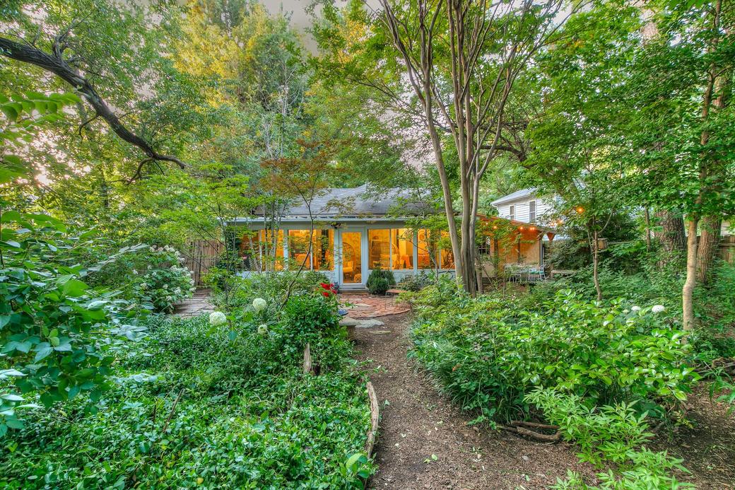 Top 10 DIY Garden Projects to Enhance Your Spring Landscaping