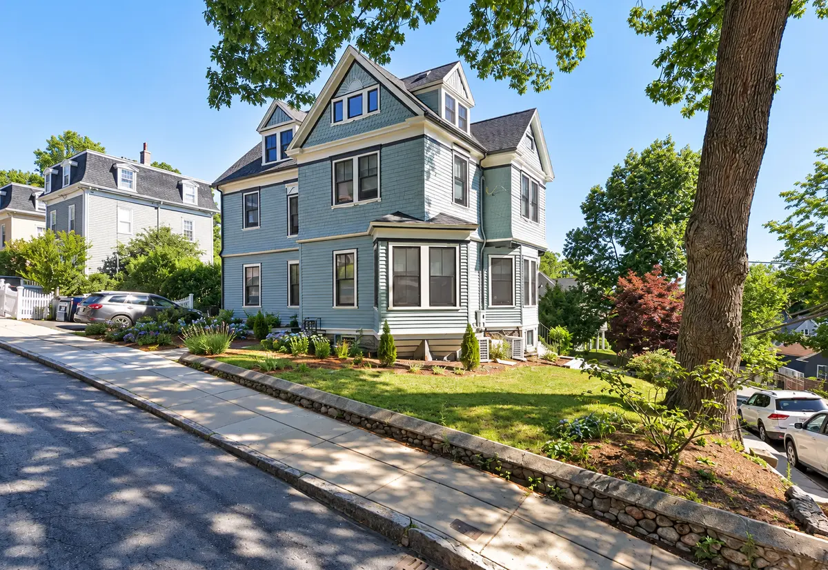1 Prospect Ave, Roslindale, MA 02131-3727
