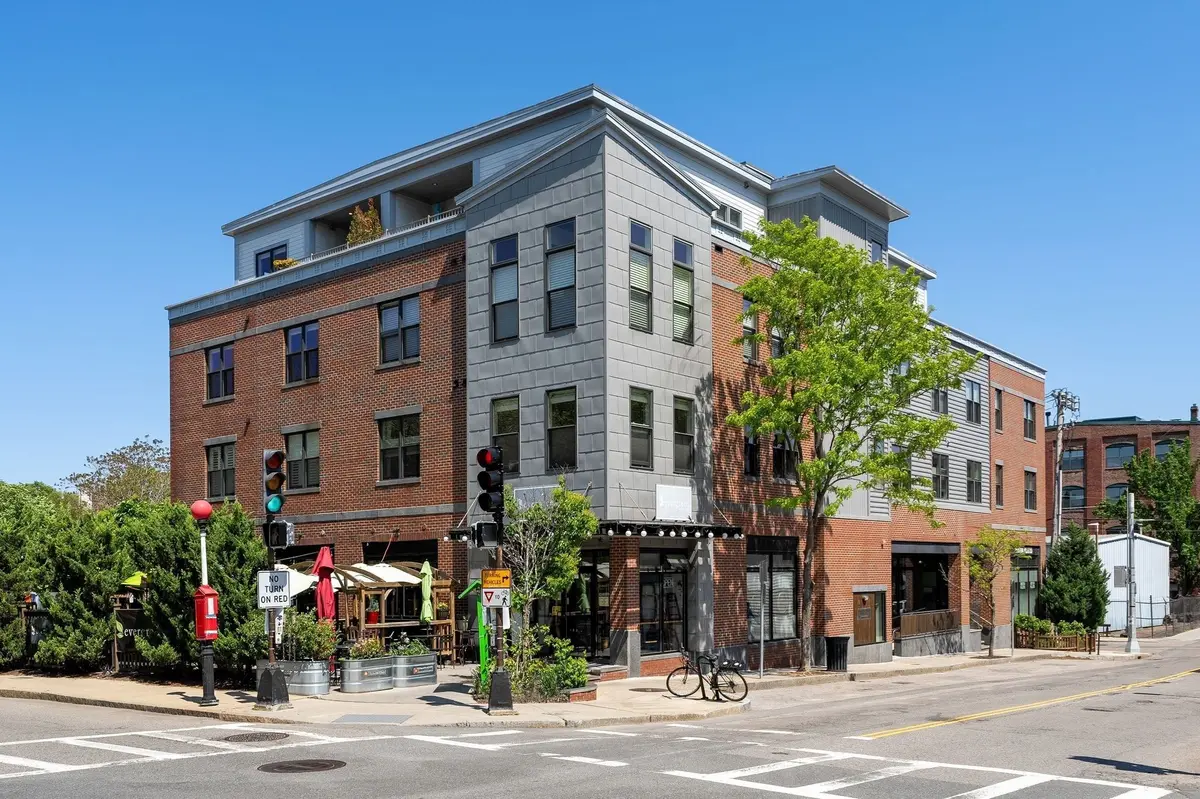156 Green St #302, Jamaica Plain, MA 02130-2778