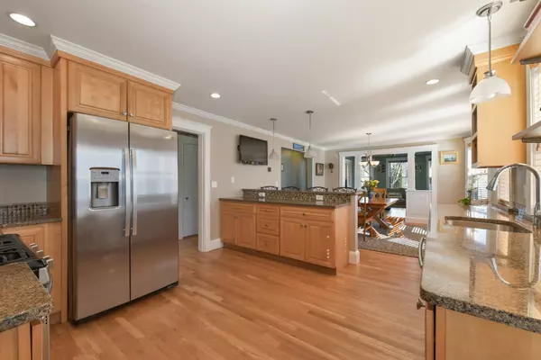 28 Fletcher St #1, Roslindale, MA 02131-1946