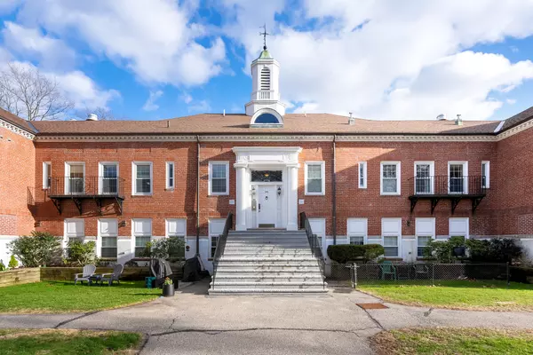 35 Eldridge Rd #209, Jamaica Plain, MA 02130-4647
