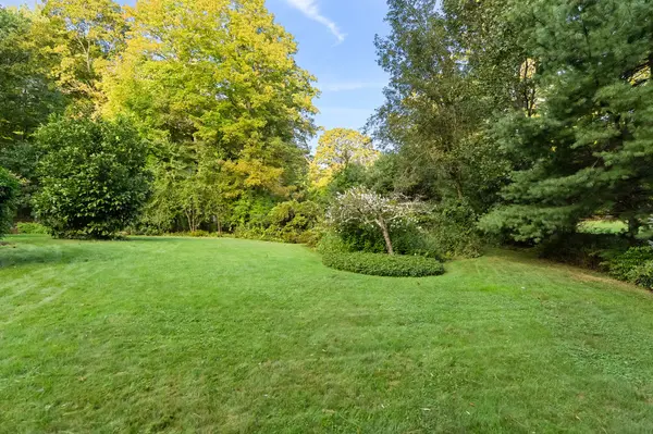 9 Training Field Rd, Wayland, MA 01778-1415