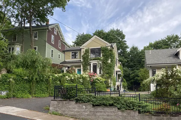 209 Chestnut Ave #2, Jamaica Plain, MA 02130-4410