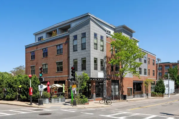 156 Green St #302, Jamaica Plain, MA 02130-2778