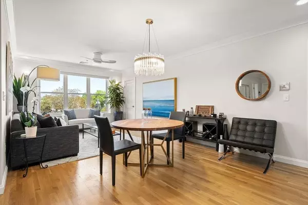 156 Green St #303, Boston, MA 02130