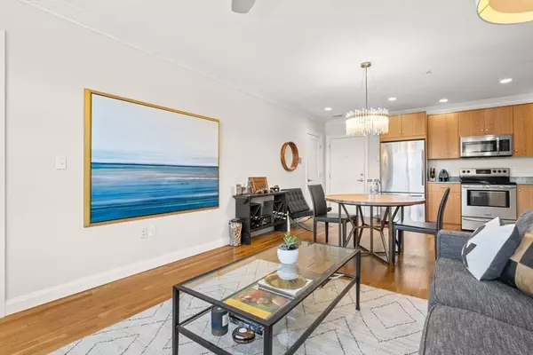 156 Green St #303, Boston, MA 02130