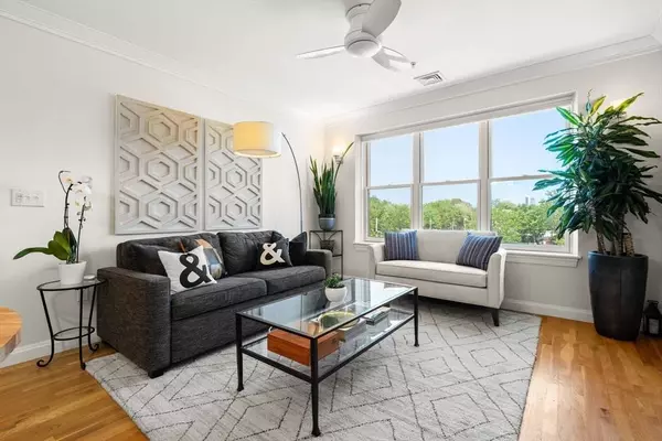 156 Green St #303, Boston, MA 02130