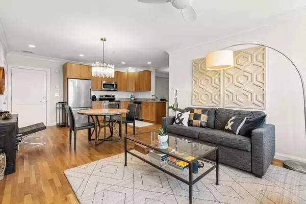 156 Green St #303, Boston, MA 02130