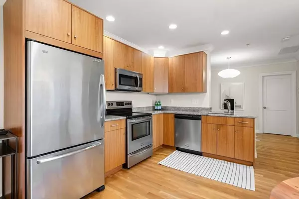 156 Green St #303, Boston, MA 02130