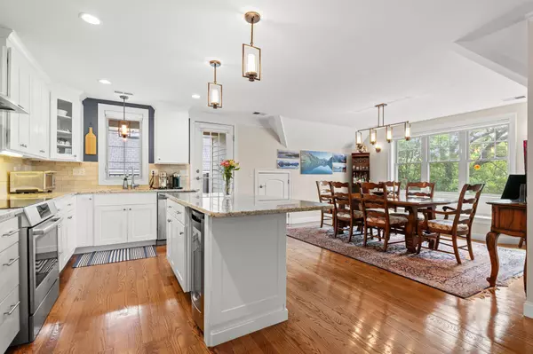 2 Jamaica Pl, Jamaica Plain, MA 02130-3838